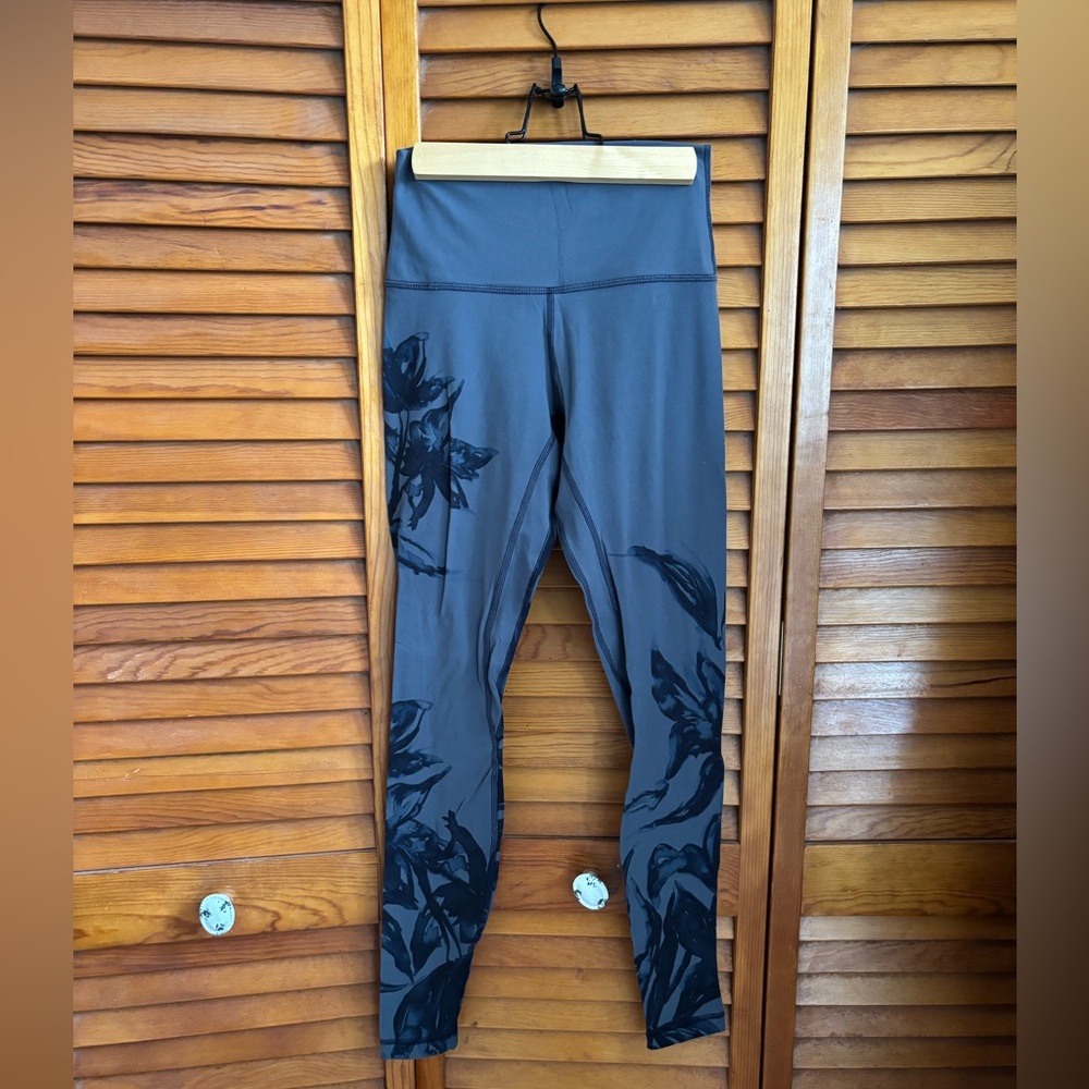 Lululemon Abstract Gray Floral Legging